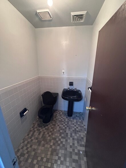 More Photos Of 5421 Church Ave, Brooklyn Storefront Retail Office For Lease