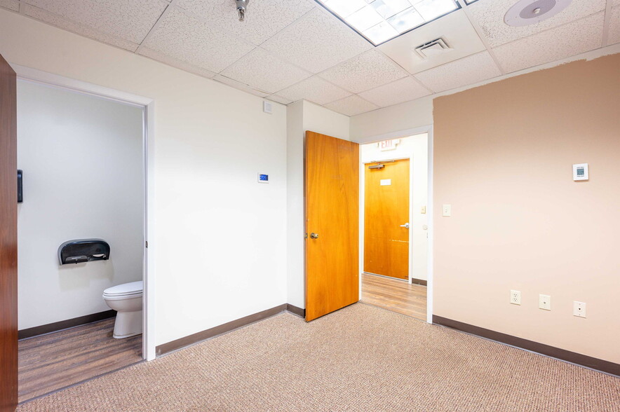 More Photos Of 6719 Gall Blvd, Zephyrhills Medical For Sale