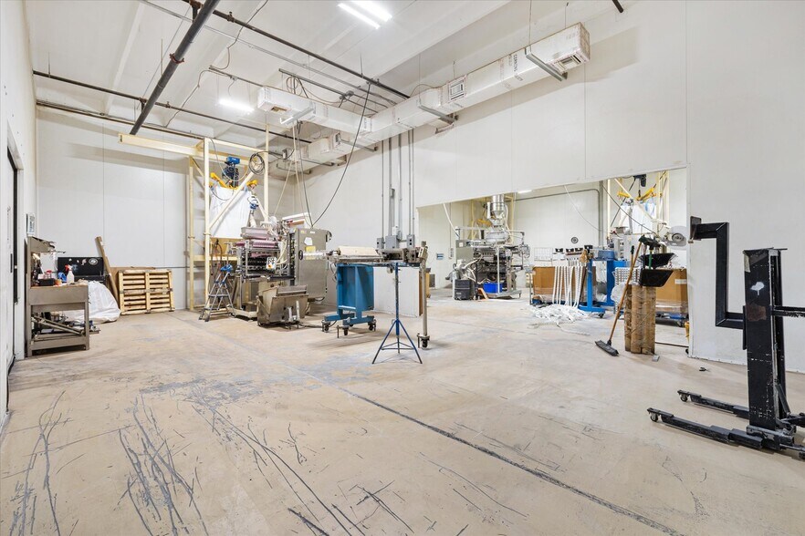 More Photos Of 1103 Thomas Ave, Leesburg Warehouse For Lease