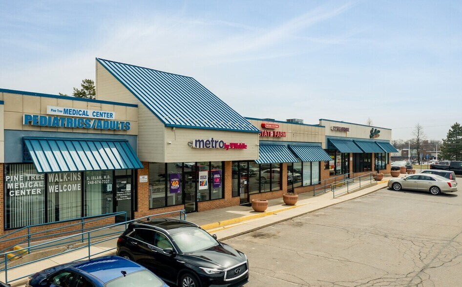 More Photos Of 4174-4246 Pontiac Lake Rd, Waterford Unknown For Lease