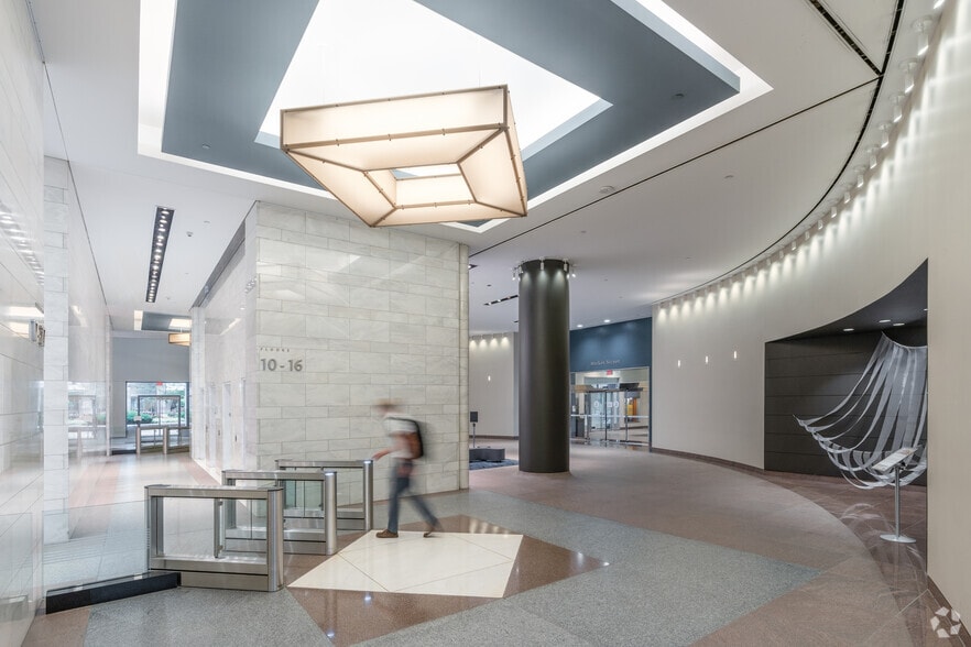 More Photos Of 2005 Market St, Philadelphia Office For Lease