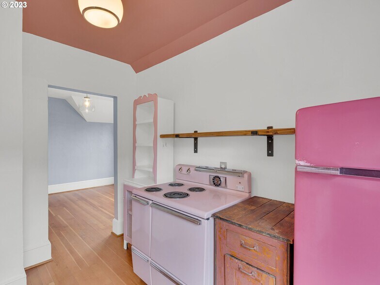 More Photos Of 432 NE Dekum St, Portland Storefront Retail Residential For Sale