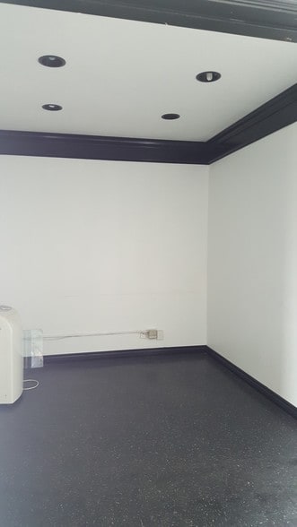 More Photos Of 1355 Brooks St, Ontario Warehouse For Lease