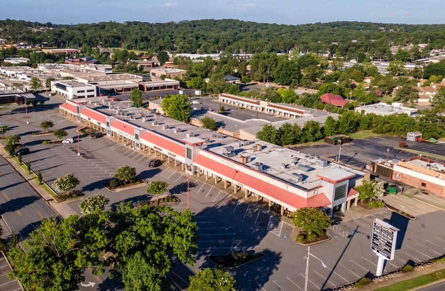 More Photos Of Rodney Parham Rd @ Rodney Parham Rd. & Market St., Little Rock Unknown For Lease
