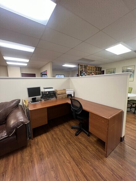 More Photos Of 161 Prosperity Dr, Winchester Showroom For Lease