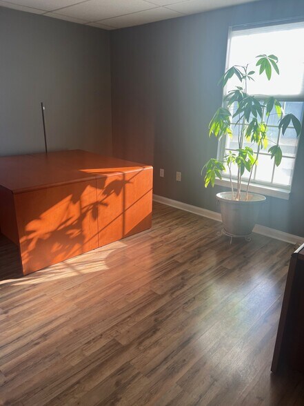 More Photos Of 824 John Marshall Hwy, Front Royal Office For Lease