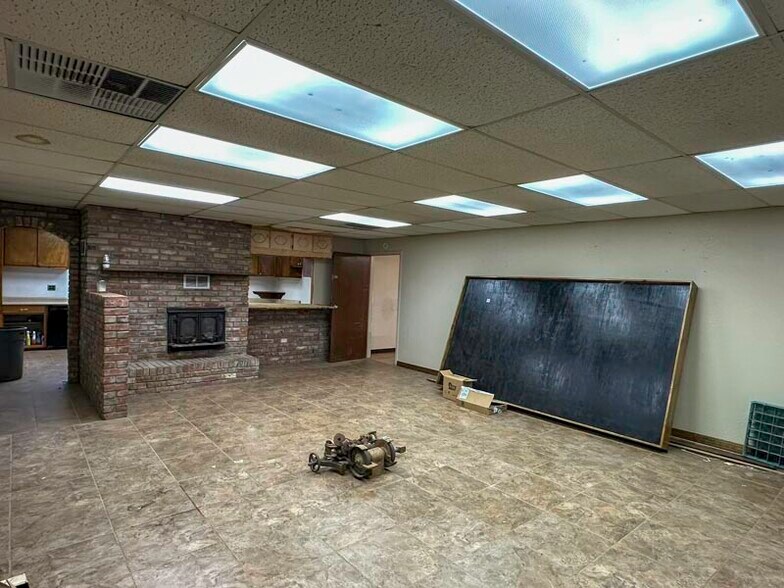 More Photos Of 17201 S Highway 81, Bison Warehouse For Sale