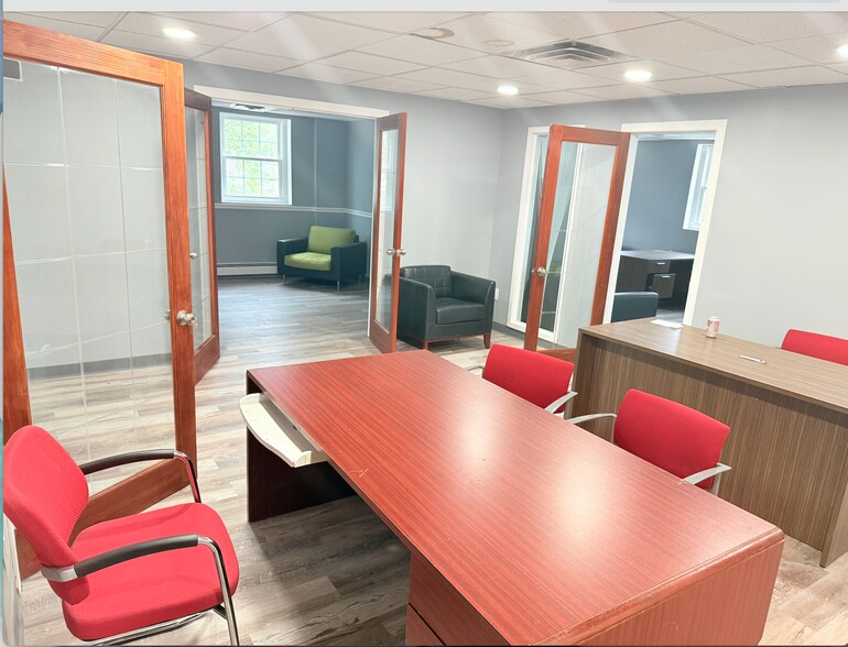 More Photos Of 80 E Old Country Rd, Mineola Office For Lease