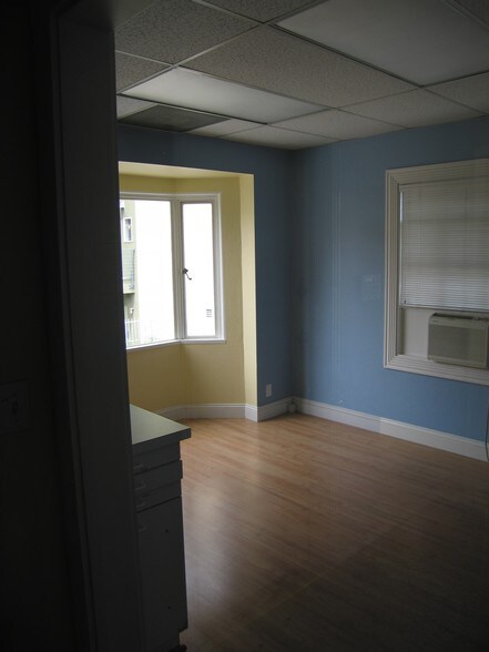 More Photos Of 2940 Summit St, Oakland Medical For Lease