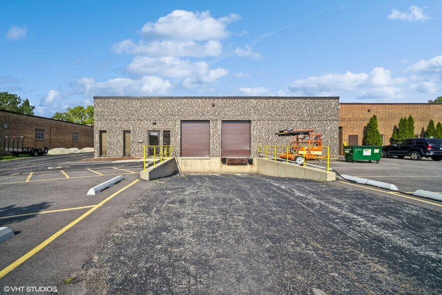 More Photos Of 2068-2068 S Foster Ave, Wheeling Manufacturing For Lease