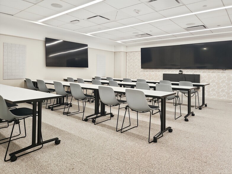 More Photos Of 2451 Crystal Dr, Arlington Coworking Space