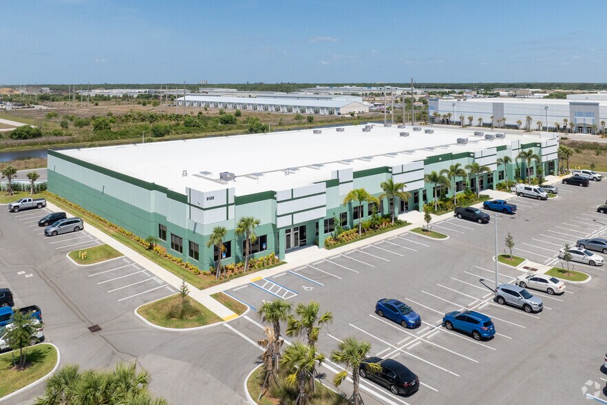 More Photos Of 9125 Links Commons Dr, Fort Myers Distribution For Lease