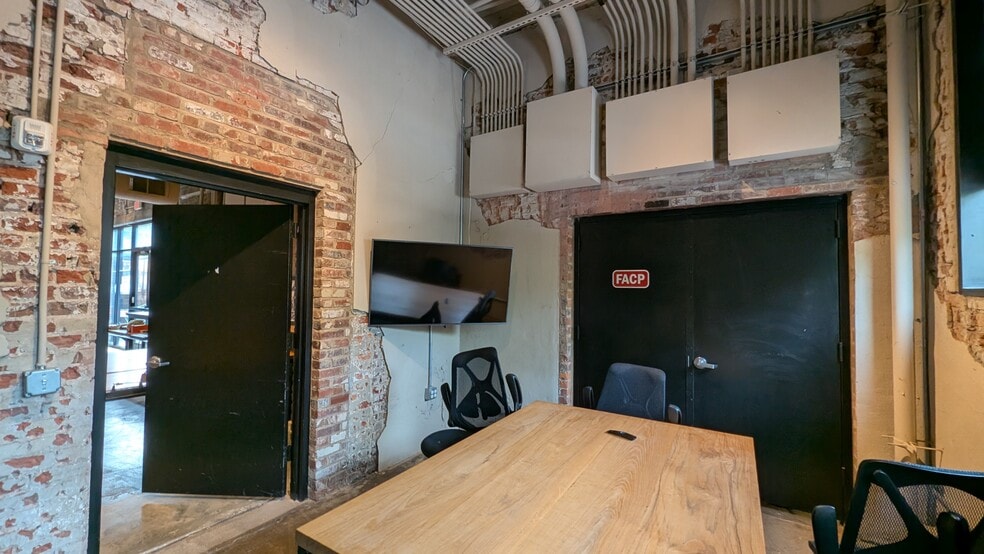 More Photos Of 500 E Davie St, Raleigh Restaurant For Lease