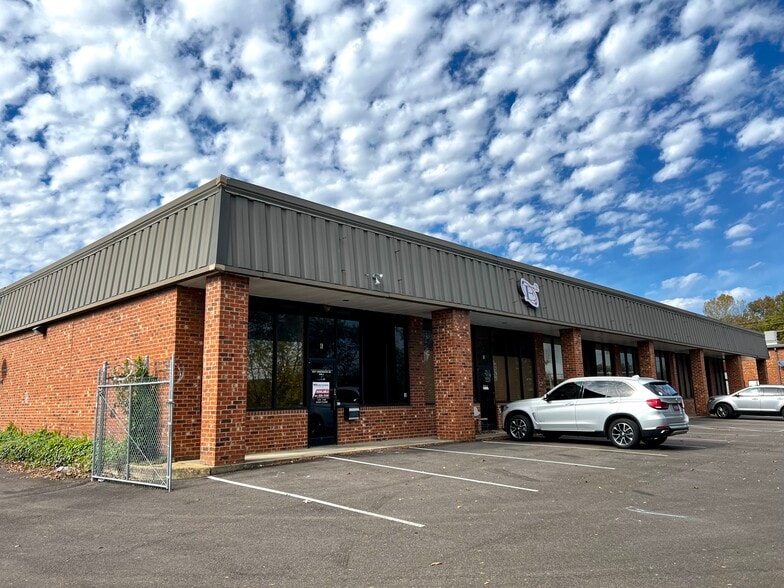 More Photos Of 3865-3877 Winchester Rd, Memphis Storefront For Lease