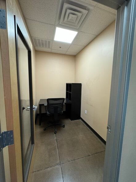 More Photos Of 5680 W Chandler Blvd, Chandler Loft Creative Space For Sale