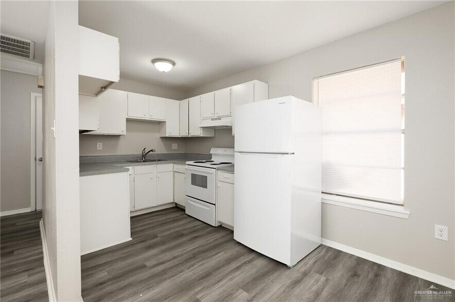 More Photos Of 2800 N 30th St, McAllen Apartments For Sale