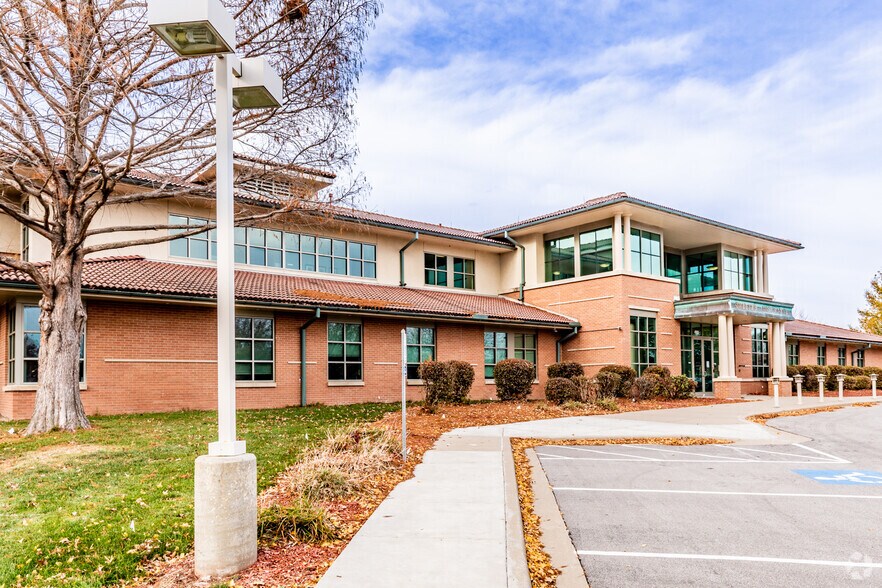 More Photos Of 4901 NE Lakewood Way, Lee's Summit Office For Sale