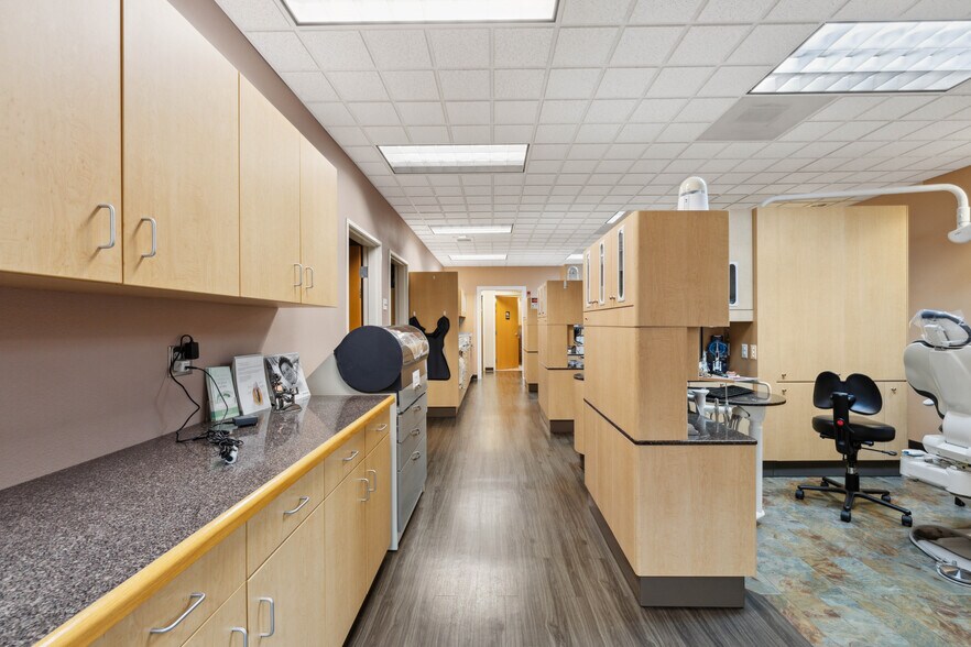 More Photos Of 1963 Thompson Rd, Coos Bay Hospital For Lease