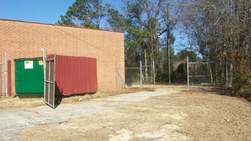 More Photos Of 952 Bragg Blvd, Fayetteville Flex For Sale