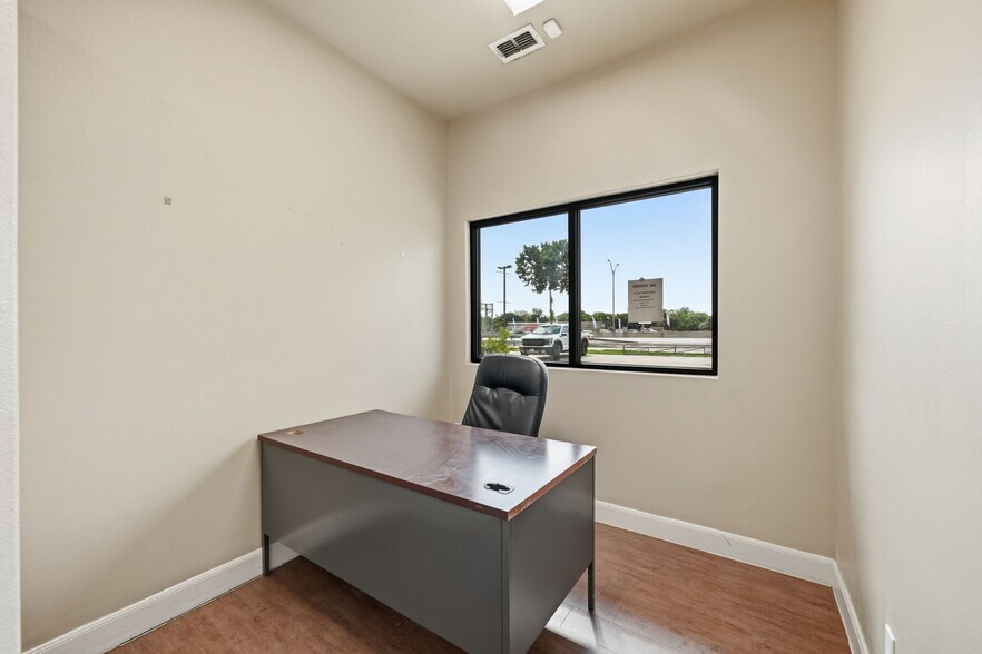 More Photos Of 5407 Interstate 35 Access Rd, San Antonio Land For Lease