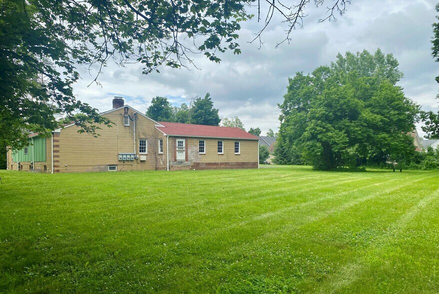 More Photos Of 7392 S Broadway, Red Hook Freestanding For Sale