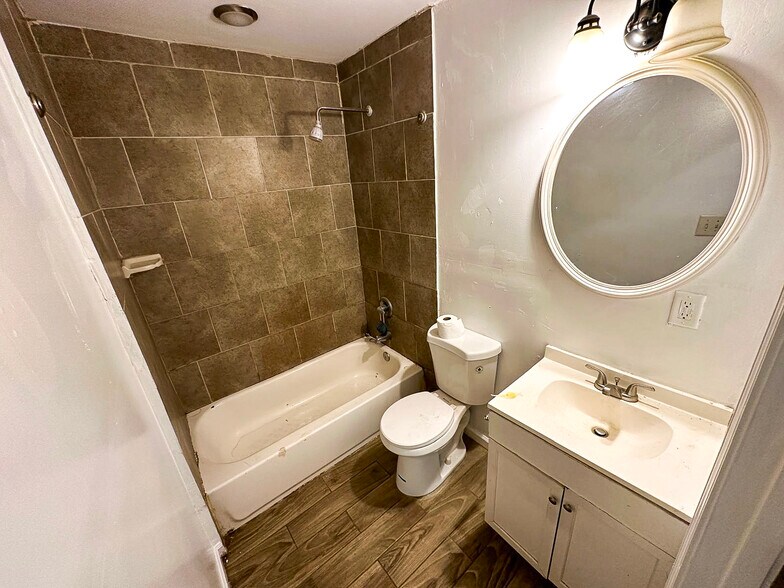 More Photos Of 208 SW Doane St, Atlanta Multifamily For Sale
