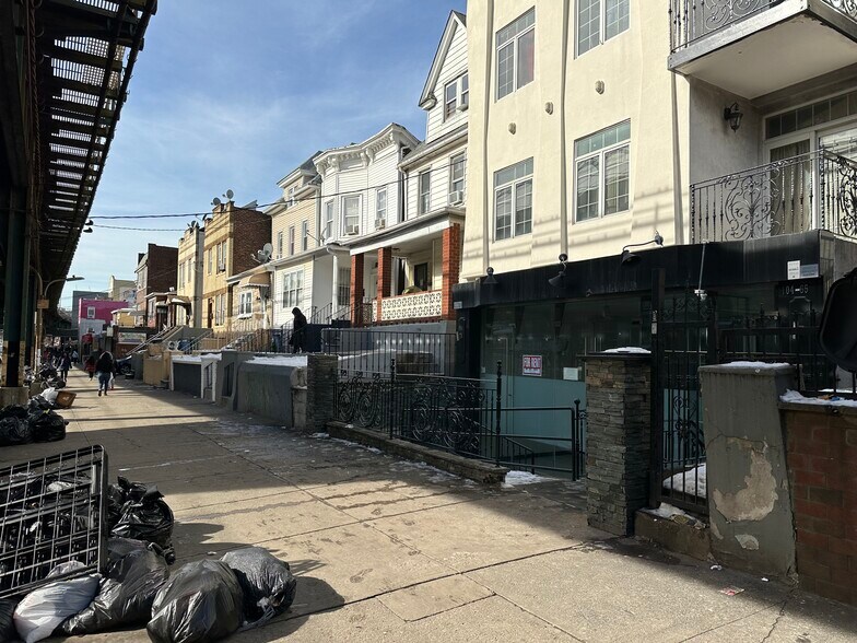 More Photos Of 104-65 Roosevelt Ave, Flushing Apartments For Lease