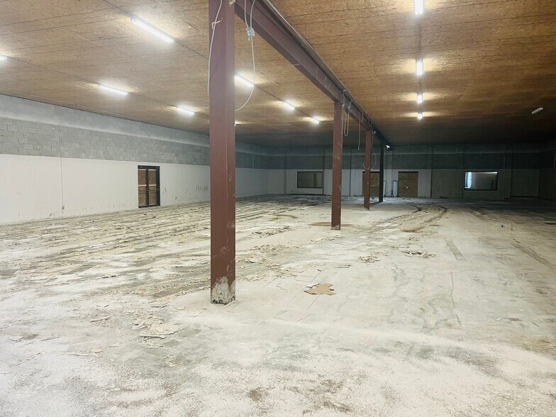 More Photos Of 200 Spitler Park Plz, Mount Zion Storefront Retail Office For Sale