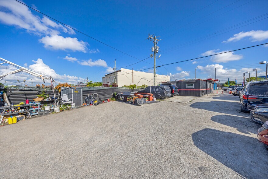 More Photos Of 2548 NW 36th St, Miami Auto Dealership For Lease