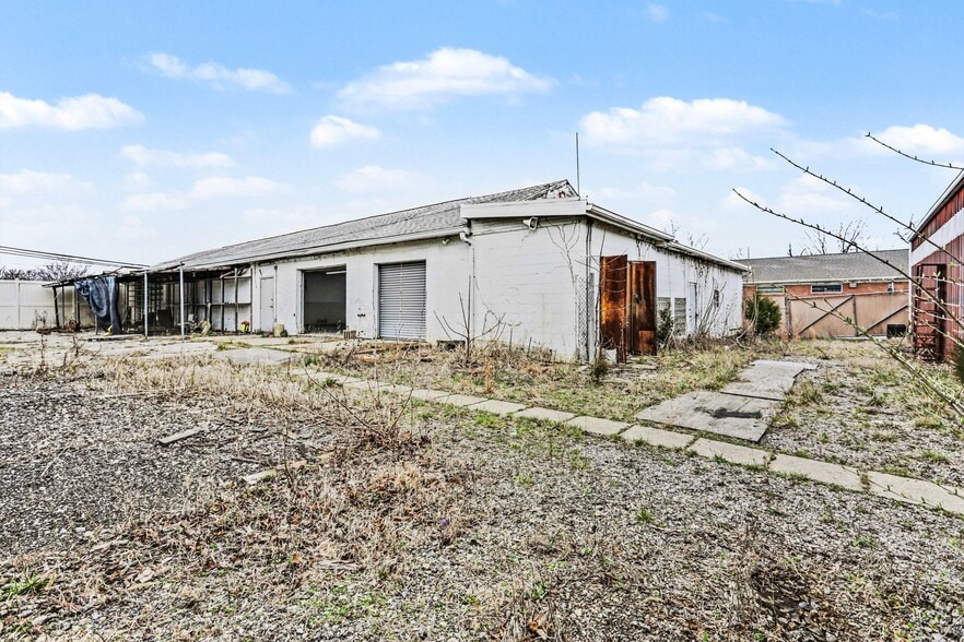 More Photos Of 240 Columbus st, Lithopolis Auto Repair For Sale