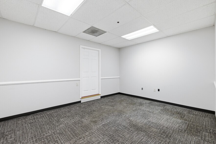 More Photos Of 104-176 Cude Ln, Madison Medical For Lease