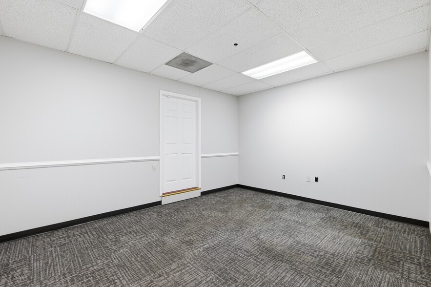 More Photos Of 104-176 Cude Ln, Madison Medical For Lease