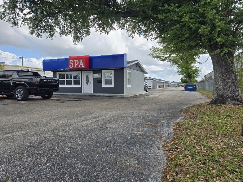 More Photos Of 11151 66th St N, Largo Office For Sale