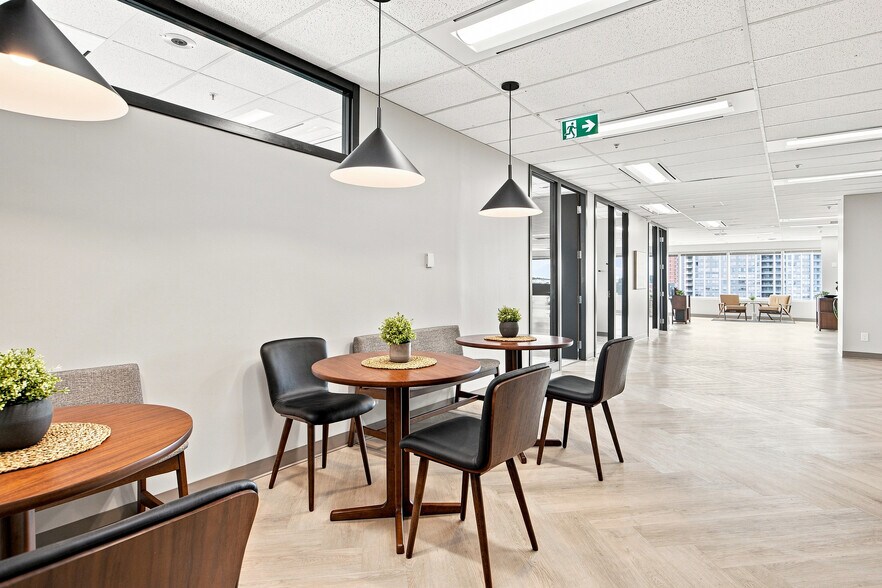 More Photos Of 100 York Blvd, Richmond Hill Medical For Lease