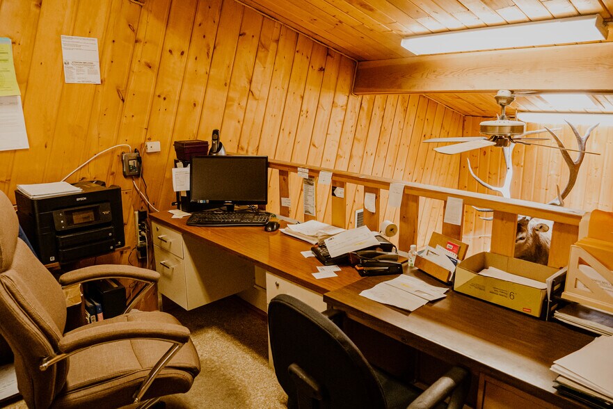 More Photos Of 325 S Main St, Twin Bridges Service Station For Sale