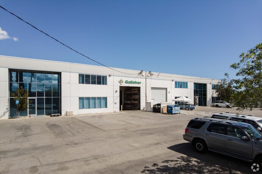 More Photos Of 7900 Gloria Ave, Van Nuys Warehouse For Lease
