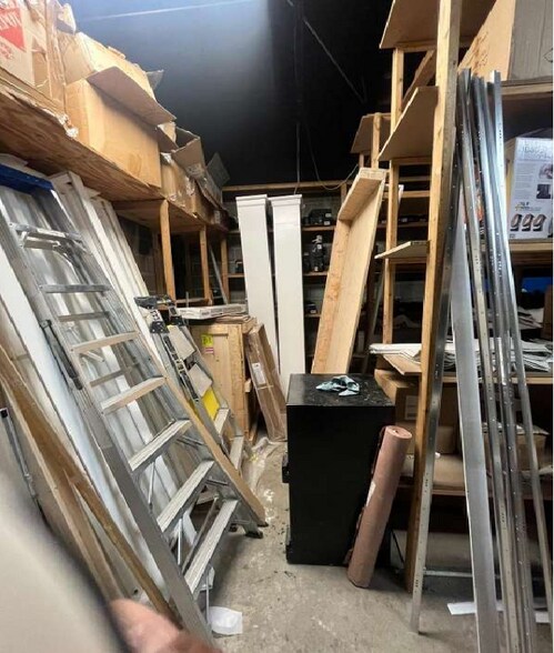 More Photos Of 232 E 47th St, Chicago General Retail For Sale