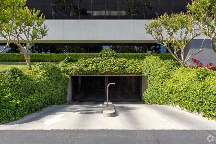 More Photos Of 1111 E Herndon Ave, Fresno Office For Lease