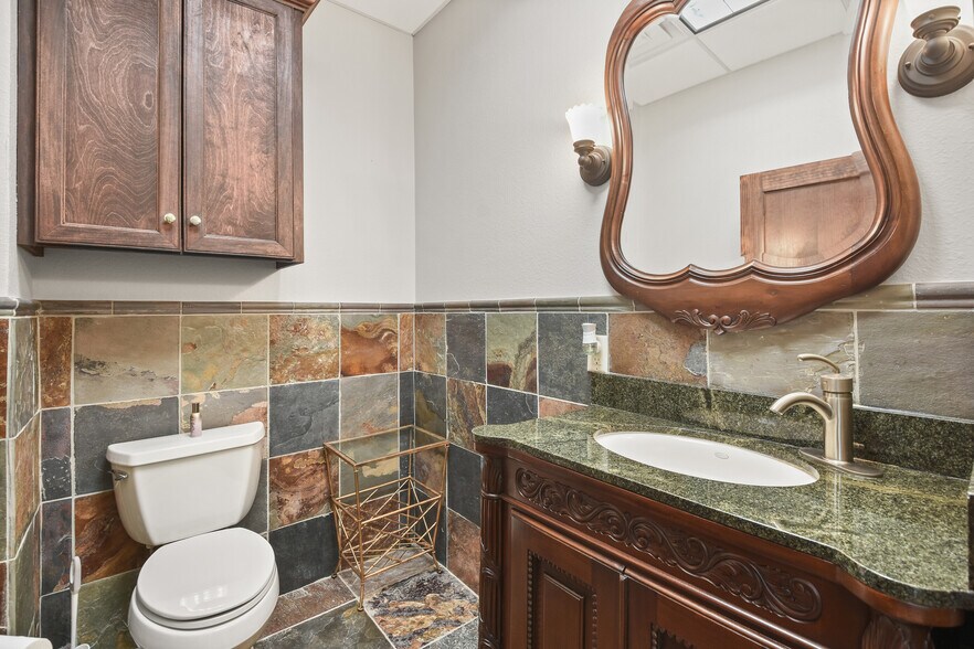 More Photos Of 101 Simonton St, Conroe Loft Creative Space For Lease