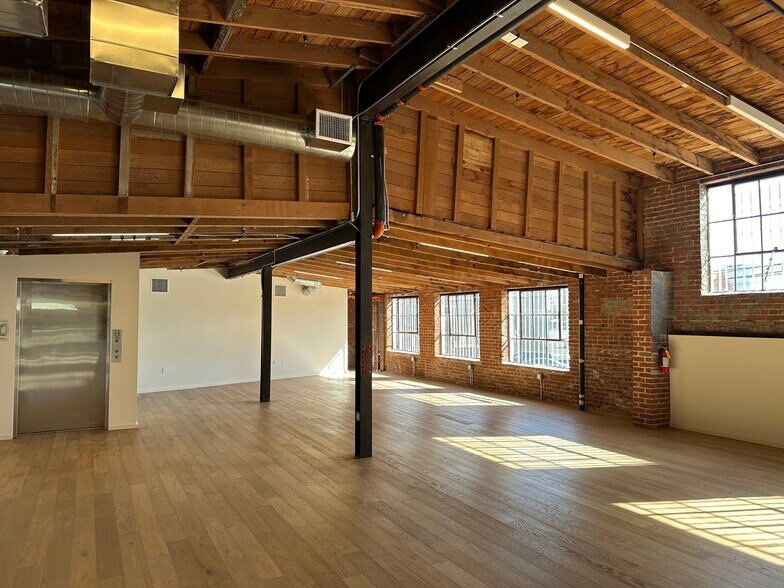 More Photos Of 407 Molino St, Los Angeles Showroom For Lease