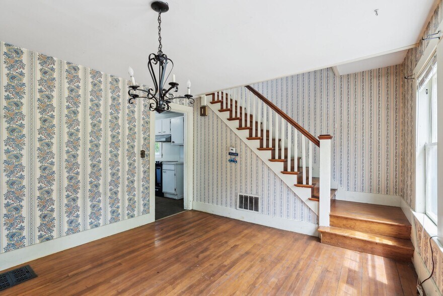 More Photos Of 705 Maine Ave, Farmingdale Multifamily For Sale