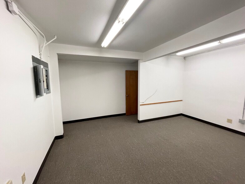 More Photos Of 104 S Pacific Hwy, Cottage Grove Storefront For Sale