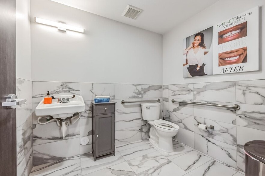 More Photos Of 1897 Palm Beach Lakes Blvd, West Palm Beach Medical For Sale