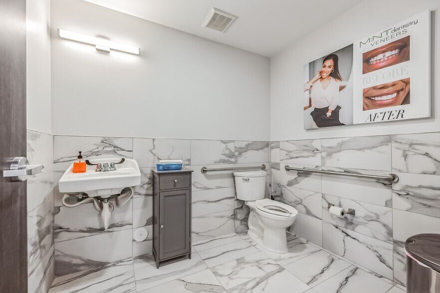 More Photos Of 1897 Palm Beach Lakes Blvd, West Palm Beach Medical For Sale