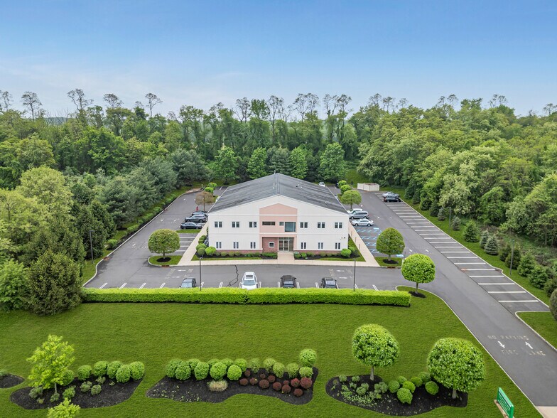 More Photos Of 500 Park Ave, Manalapan Township Medical For Lease