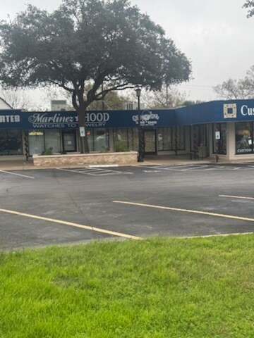 More Photos Of 5901-6113 Burnet Rd, Austin Storefront For Lease