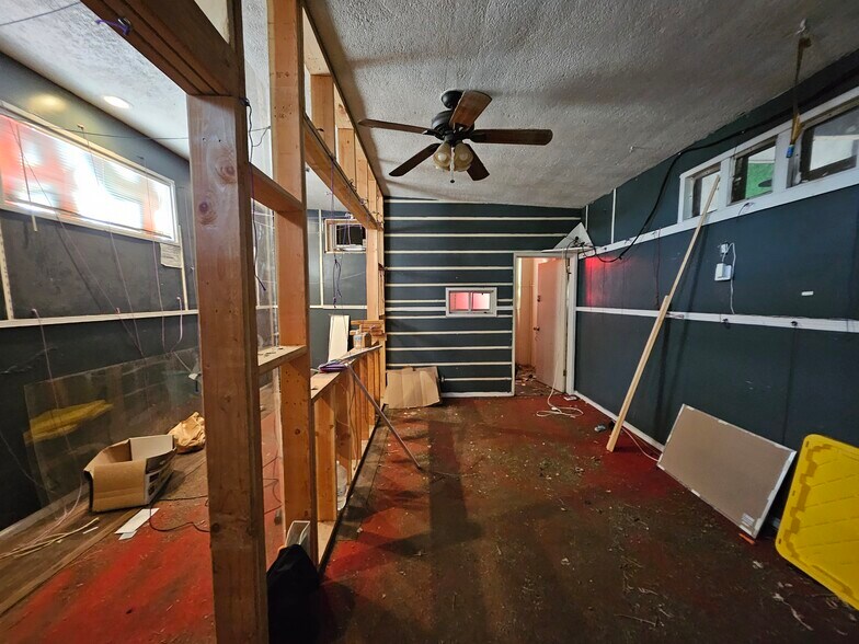 More Photos Of 6825 Crenshaw Blvd, Los Angeles General Retail For Sale