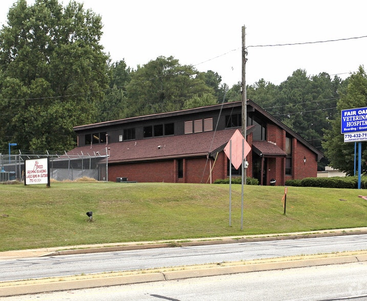 More Photos Of 2142 SW Austell Rd, Marietta Veterinarian Kennel For Sale