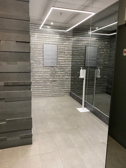 More Photos Of 1290 Av Van Horne Avenue, Montréal Office For Lease