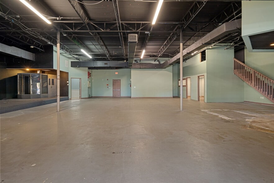 More Photos Of 5321 E Fowler Ave, Tampa General Retail For Lease